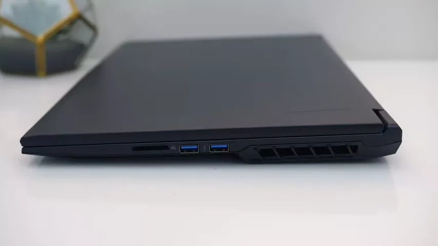 FASTEST Ryzen Gaming Laptop - XMG Core 17/Eluktronics RP-17 Review