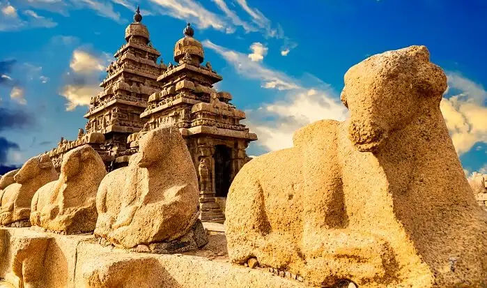 It is located in located on Bay of Bengal, the old port city Mahabalipuram is famous for its beaches and water sports.