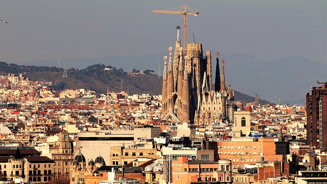 Barcelona Travel Guide: Best Things to Do in Barcelona