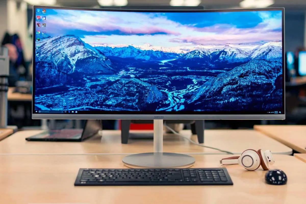 Do Curved Monitors Make Any Difference In Your Gaming?