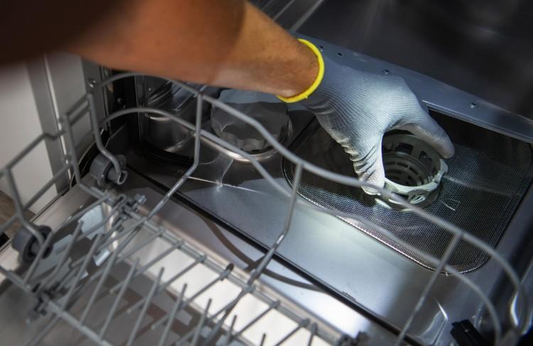 Dishwasher filter cleaning - An out-and-out guide to clean a mucky filter of your dishwasher