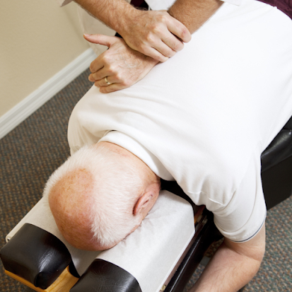Role of an Experienced Spinal Decompression Therapist in Curing Spinal Related Issues