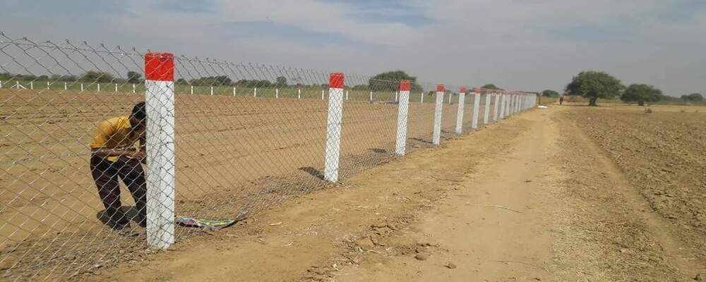 Advantages of Installing a Folding Wall with Chain Link Fence in Your Surroundings