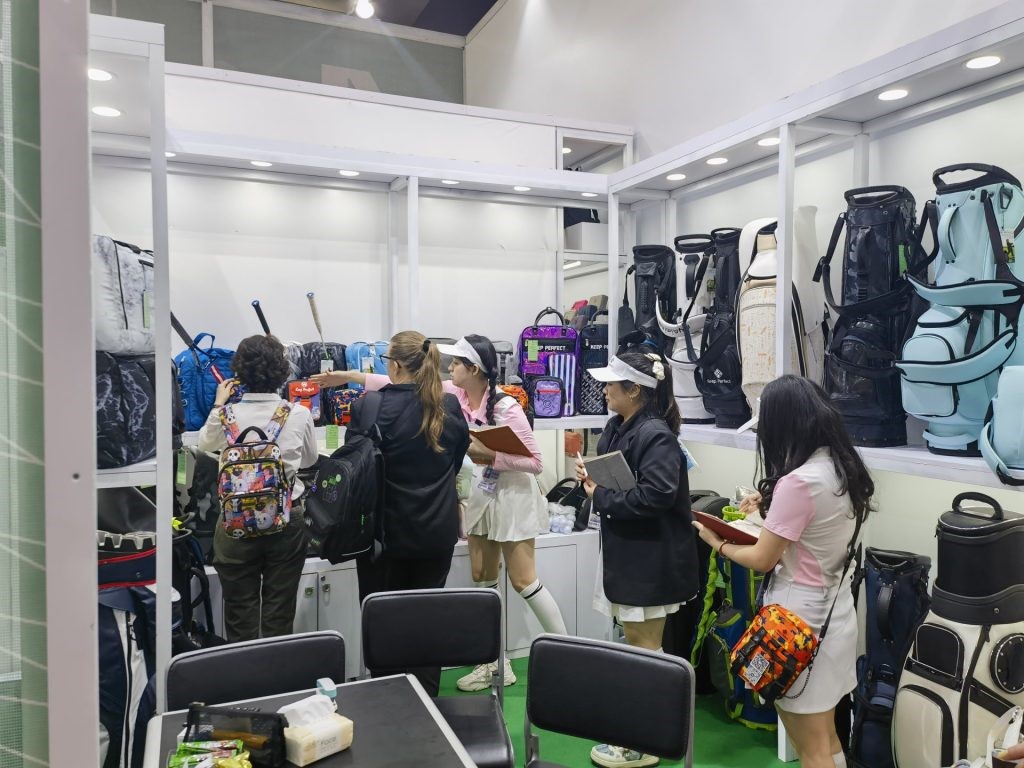 Gain Insights into the Stylish Golf Bags and Sports Bags at the Canton Fair