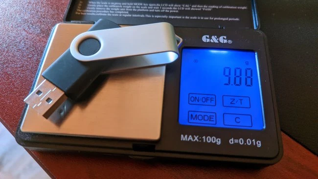 Is a full USB stick heavier than an empty one?