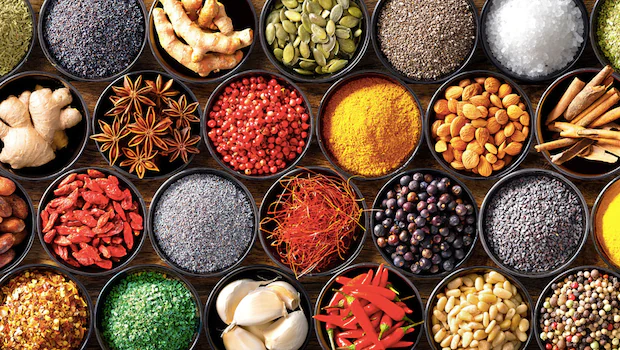The Art of Blending Raw Spices and Herbs: Creating Unique Flavor Profiles