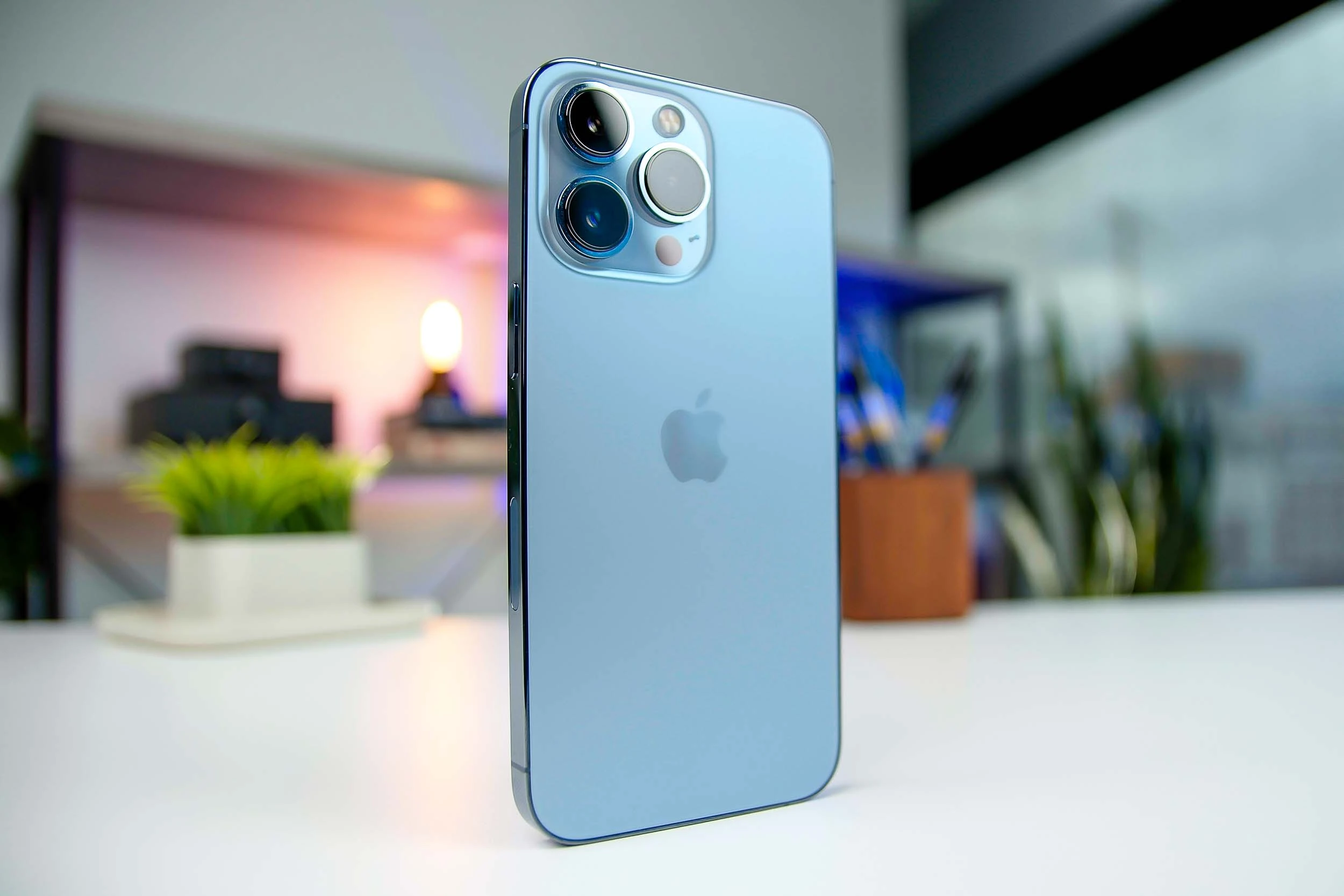 Elevate Your Mobile World: iPhone 13 Pro - Stunning Design and Display