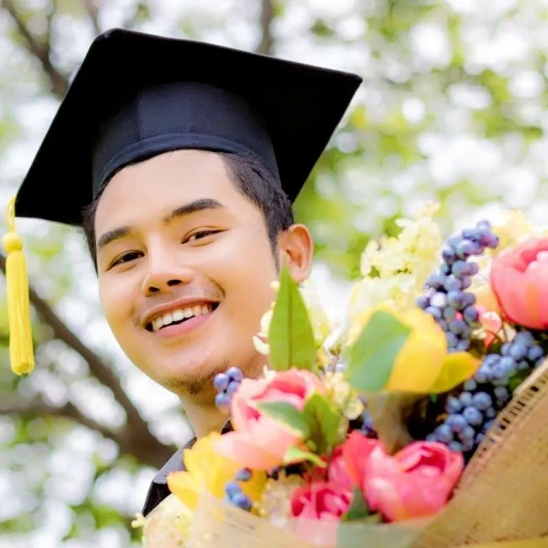 Online Ordering Convenience: Perfect Graduation Bouquet in Singapore