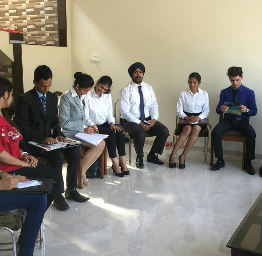 Above and Beyond: The Specialized Training Offered at a Mumbai Cabin Crew Training Center