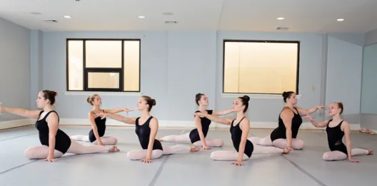 Harmonizing Grace: The Fusion of Lyrical Dance Classes and Classical Ballet Training