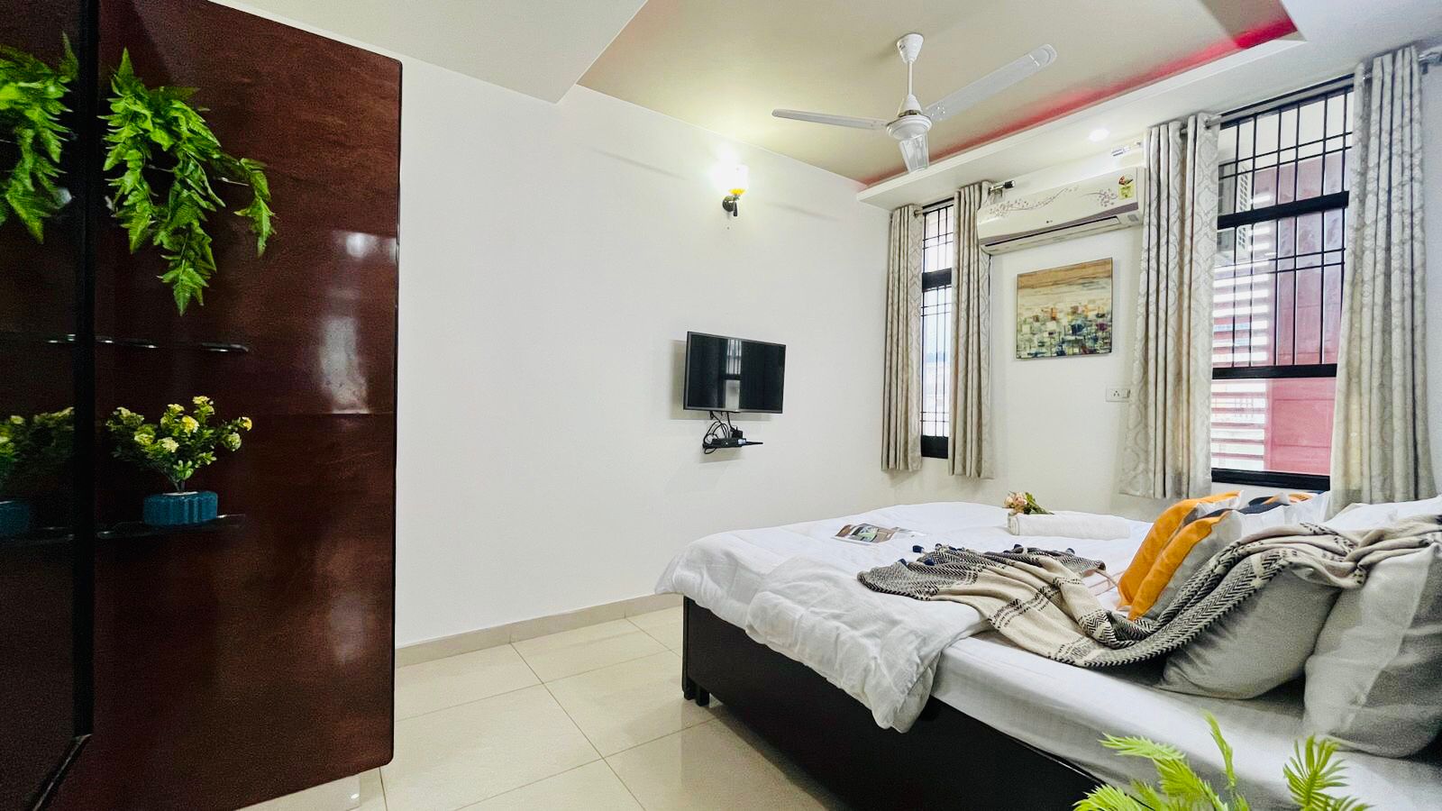 Experience Luxury and Comfort at Service Apartments Noida
