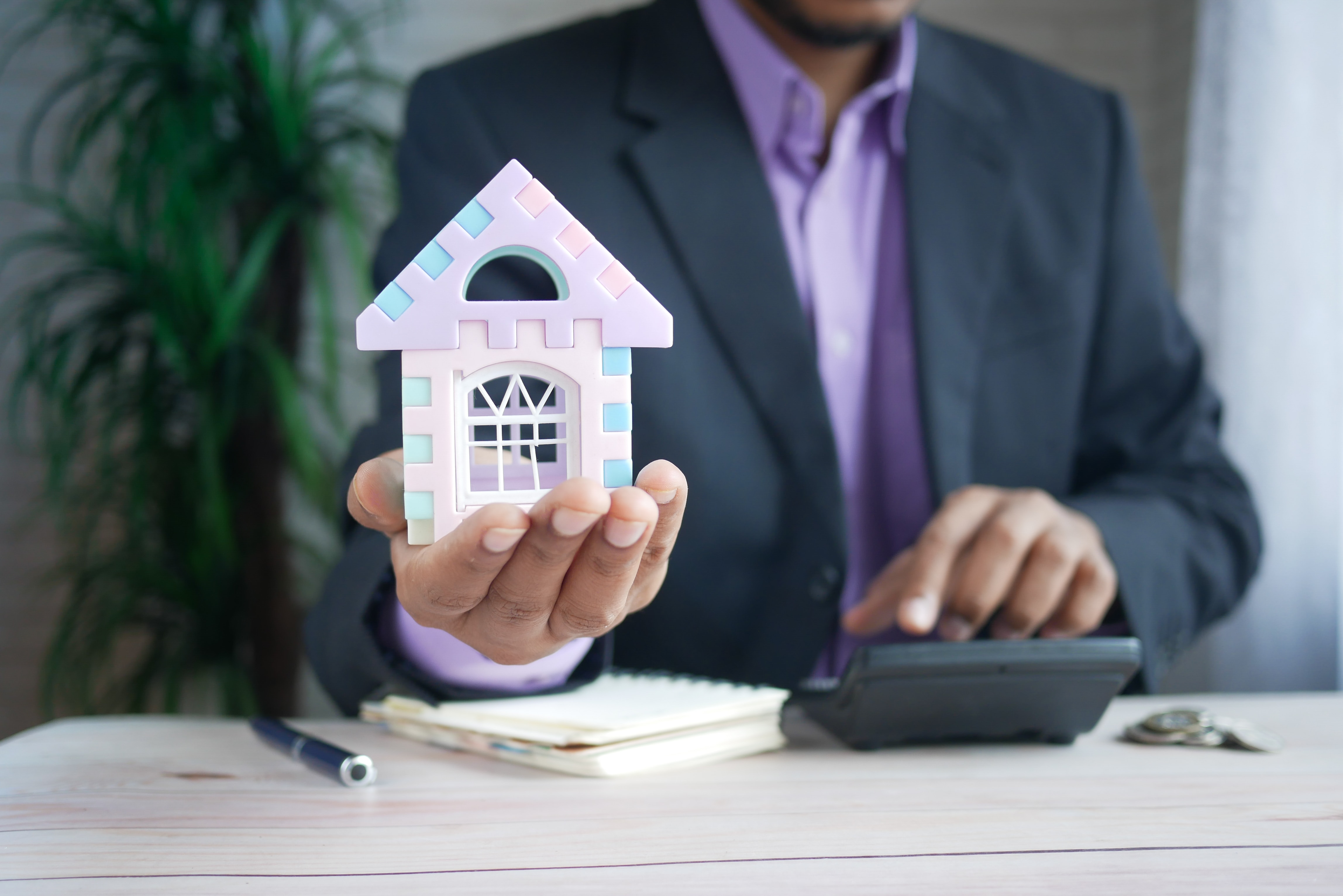 How Mortgage Brokers can Help You Find the Right Loan Product