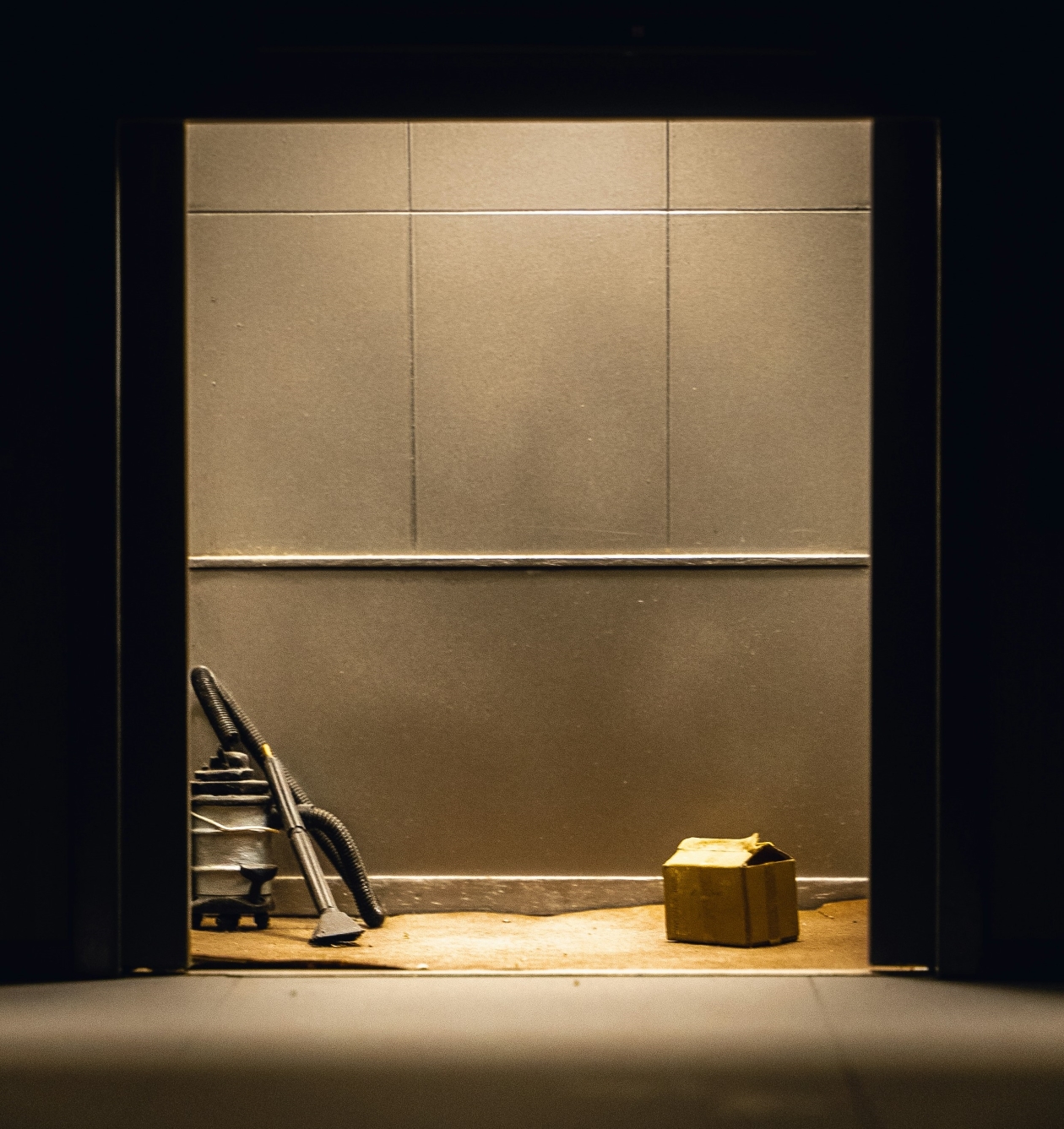 What are the Essential Steps Towards Maintaining Freight Elevators in Warehouses?