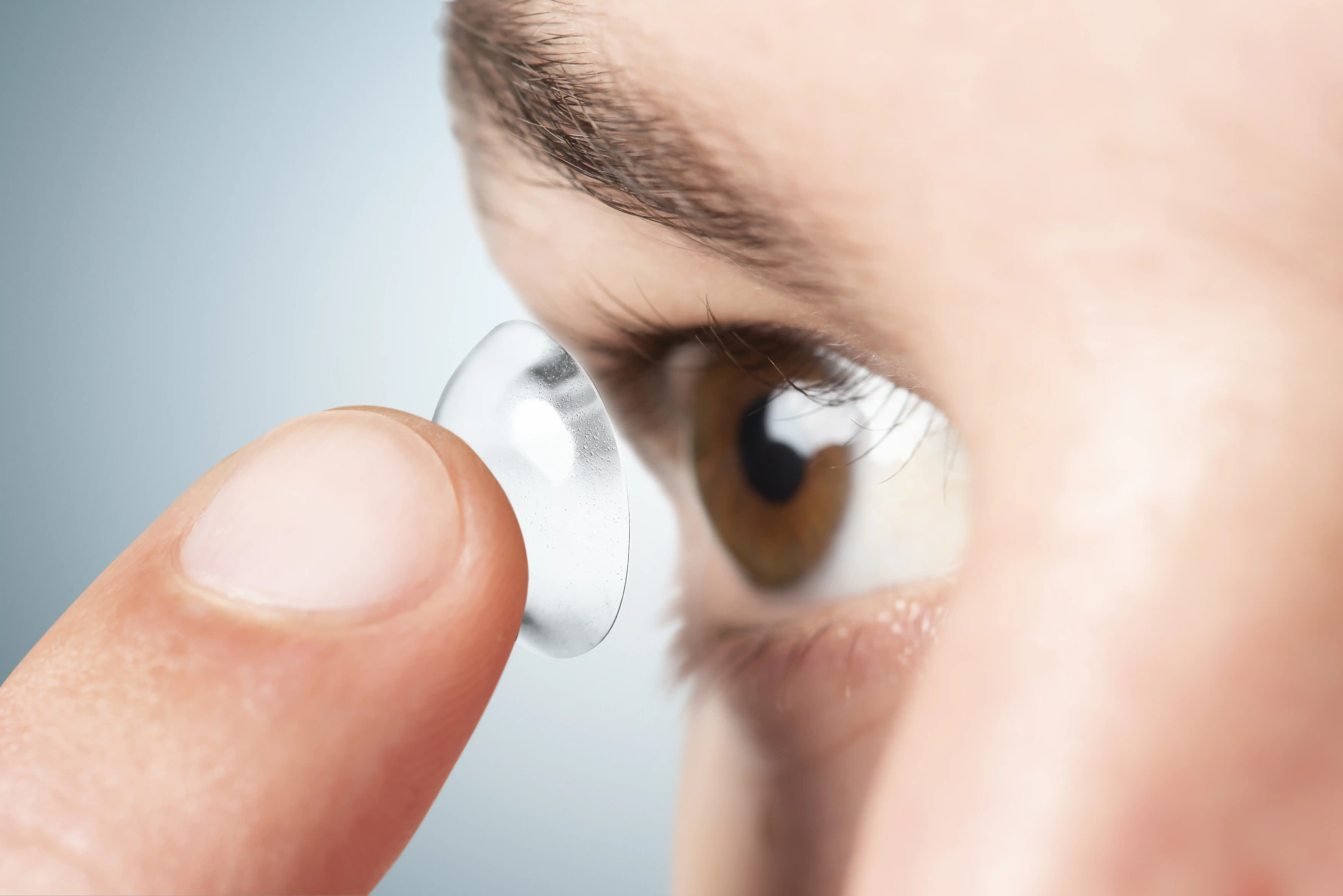 Tips for First-Time Contact Lens Wearers: Do’s and Don’ts