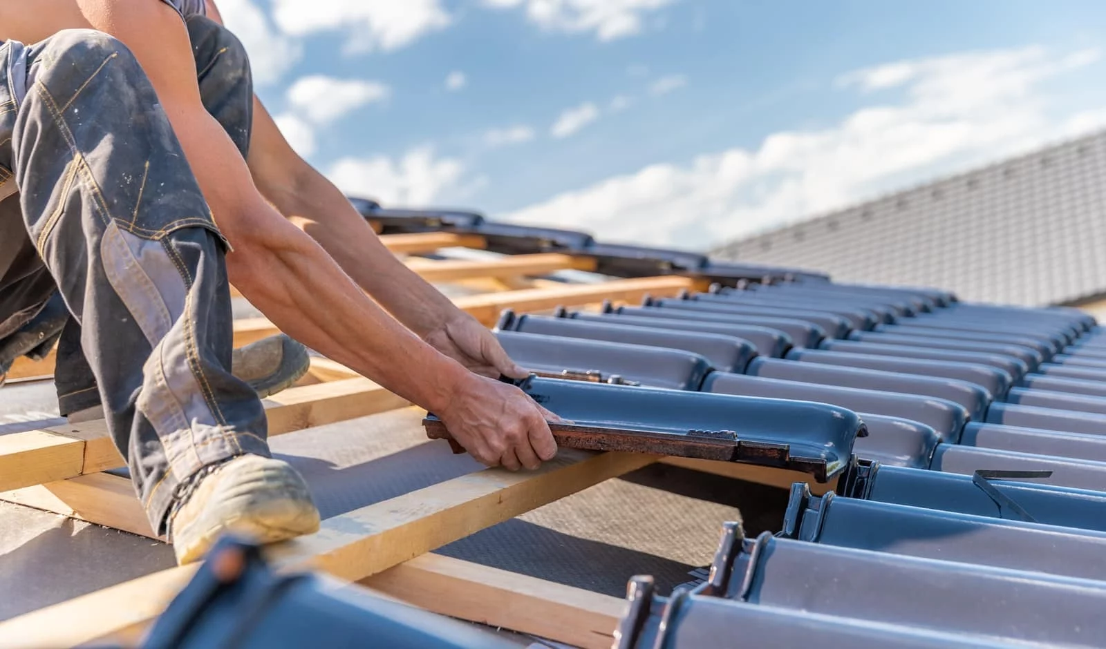 How Roofing Installation Services Experts Elevate Your Home's Appeal