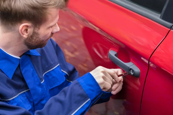 Keys Inside, Peace Outside: Unveiling Quick Fixes for Emergency Car Lockouts
