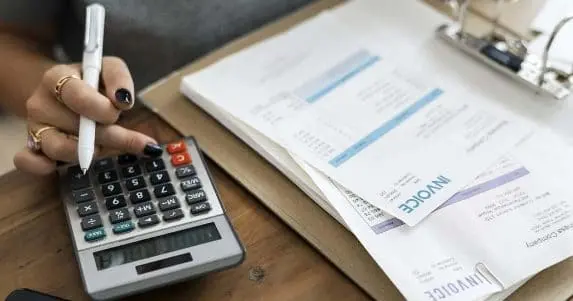 What are the pros and cons of invoice financing for startups?