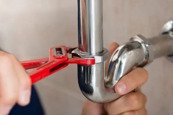 Finding and Fixing Commercial Plumbing Leaks with Emergency Plumbing Solutions.