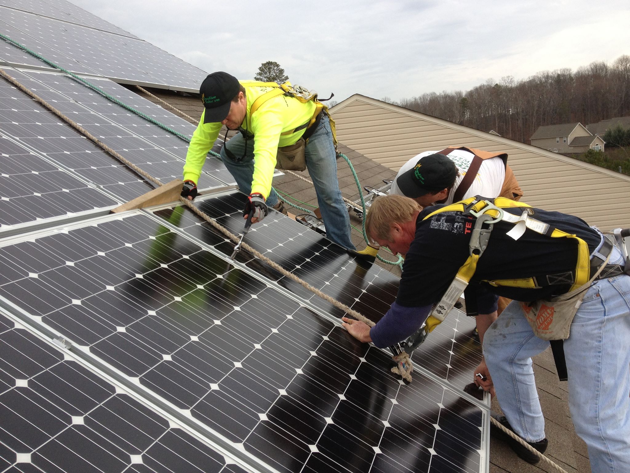 Big Rush for Solar Panel Installation Training Classes as Demand Grows for Professionals