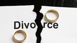 The Benefits of Hiring a Divorce Lawyer Versus Self-Representation in Divorce Proceedings