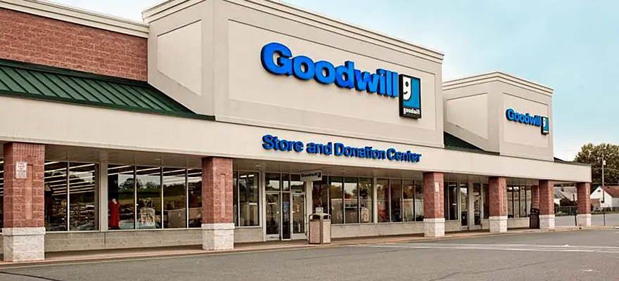 Does Goodwill Accept Apple Pay?