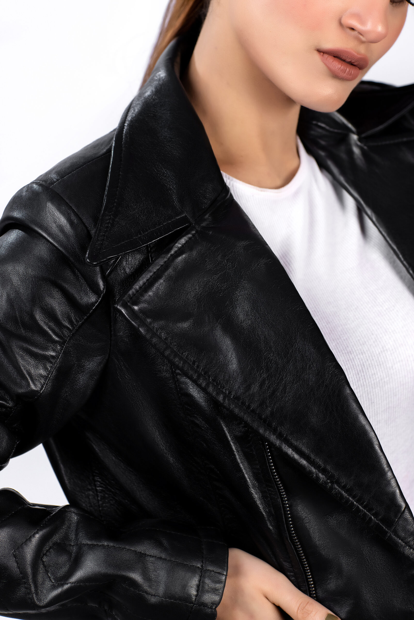 Unveiling the Timeless Allure of Women's Leather Jackets: A Stylish Essential for Every Wardrobe