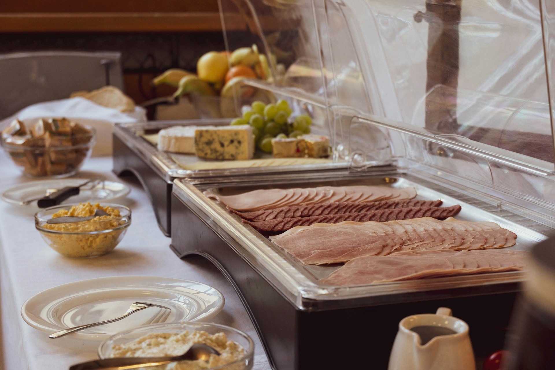 From Buffets to Cheese Boards: Maximizing Versatility with Caterline Platters
