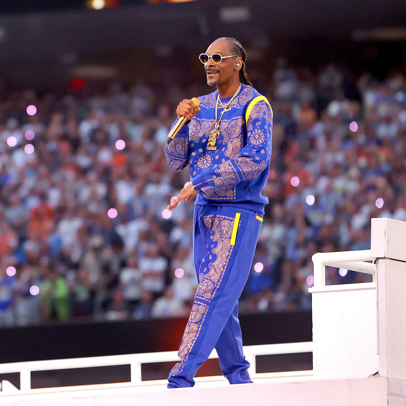 From Streets to Sleek: Snoop Dogg's Tracksuit Revolution