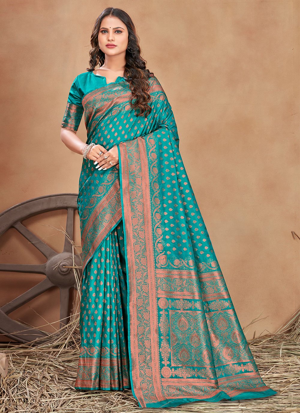 Discover the Finest Selection of Online Sarees in USA
