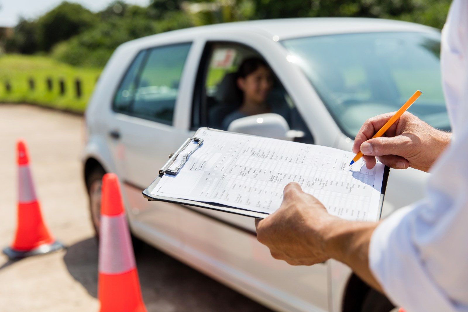 How a Driving School Reduces Anxiety If You're A Nervous Driver