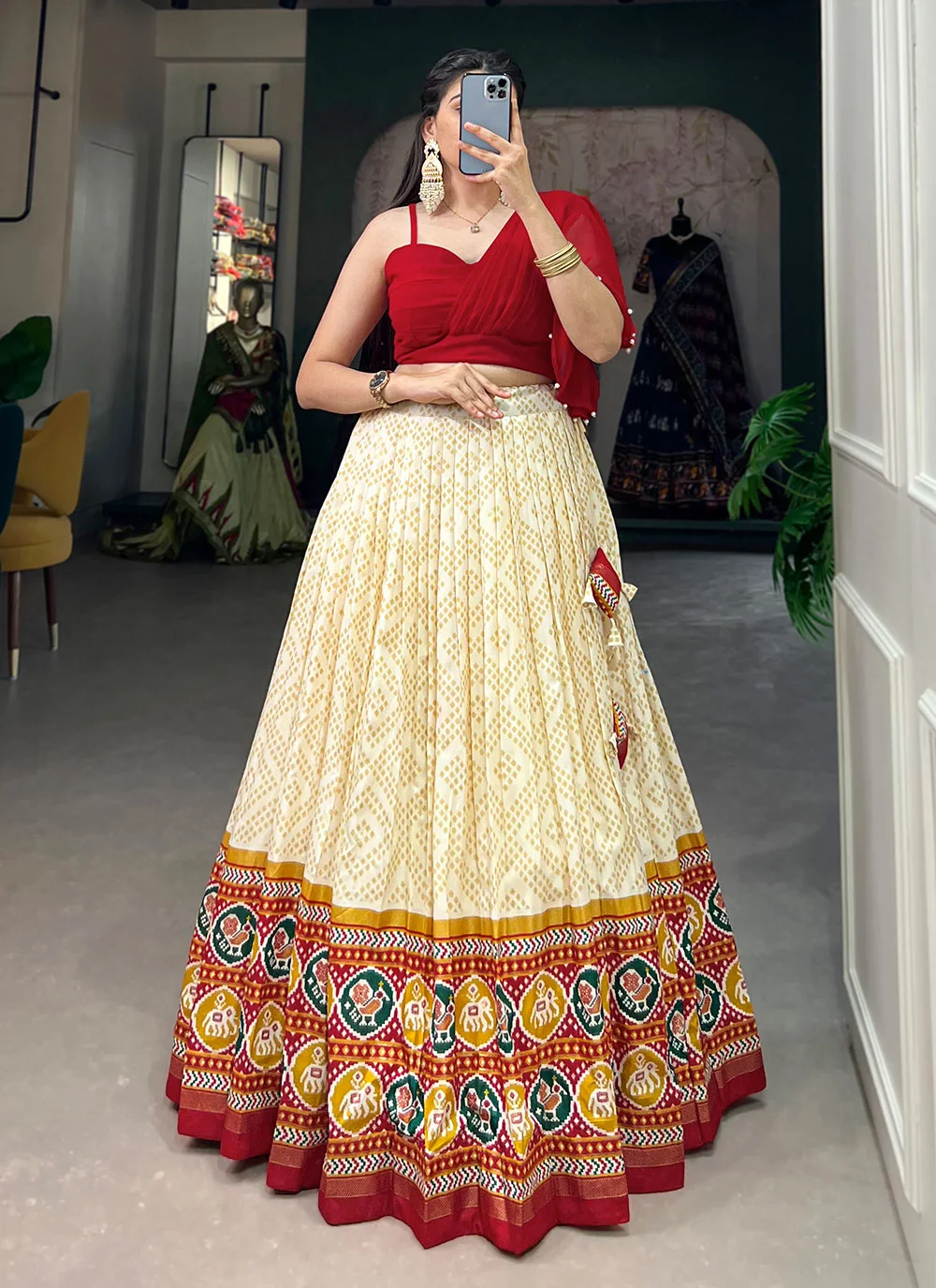 Indian Dresses Online: Explore the Exquisite Collection at SareeSaga